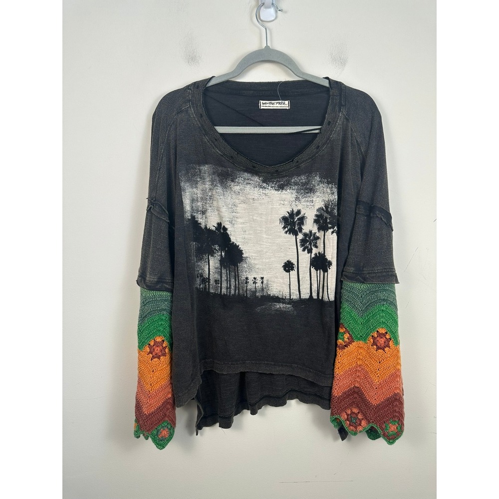 We The Free So Edgy Tee Graphic Tee XS/S Charcoal Rare Crochet Sleeve Boho - Picture 2 of 9